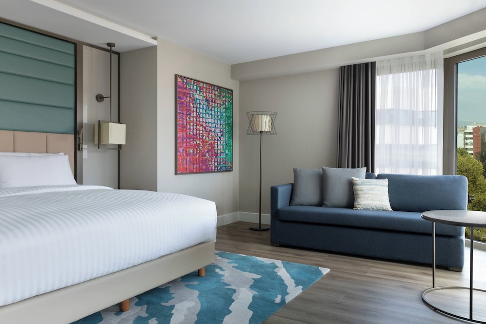 Executive, Double Bed, City View, Corner