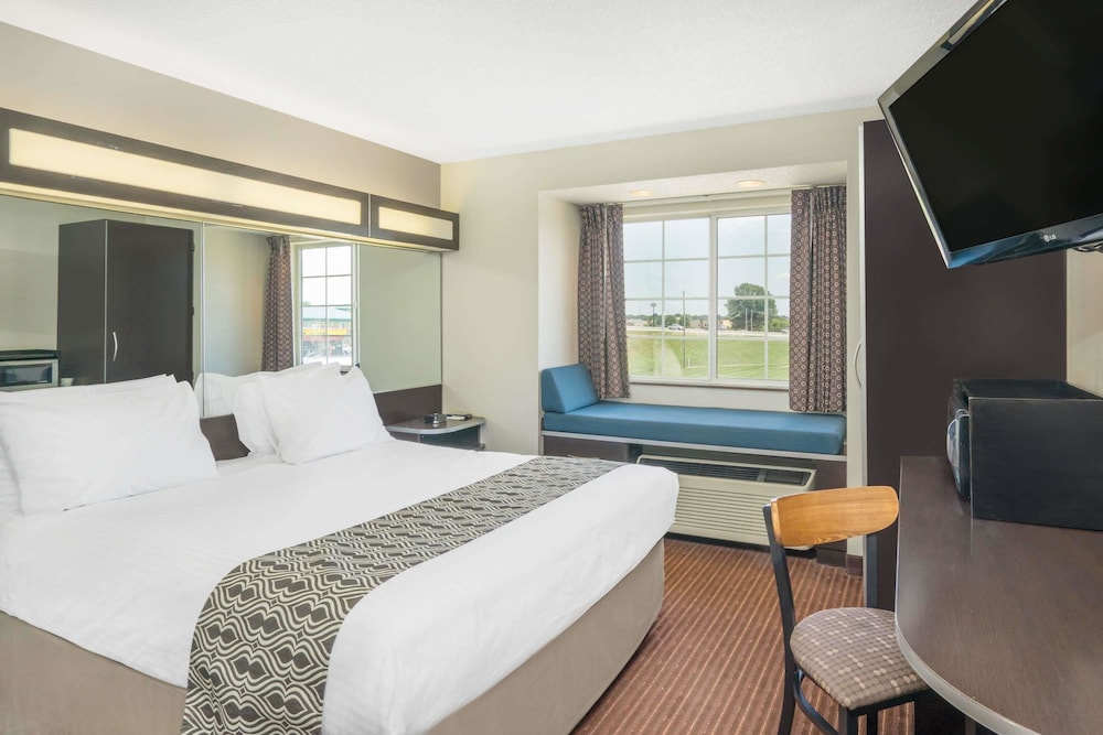 Microtel Inn & Suites by Wyndham Bowling Green 10/30
