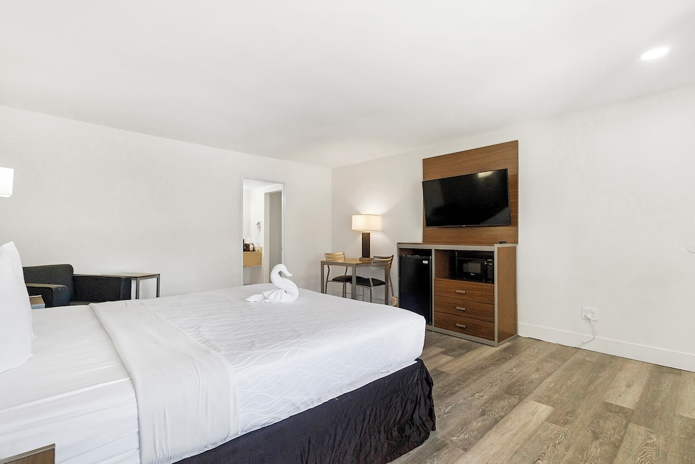 Heritage Inn Express Roseville 8/51