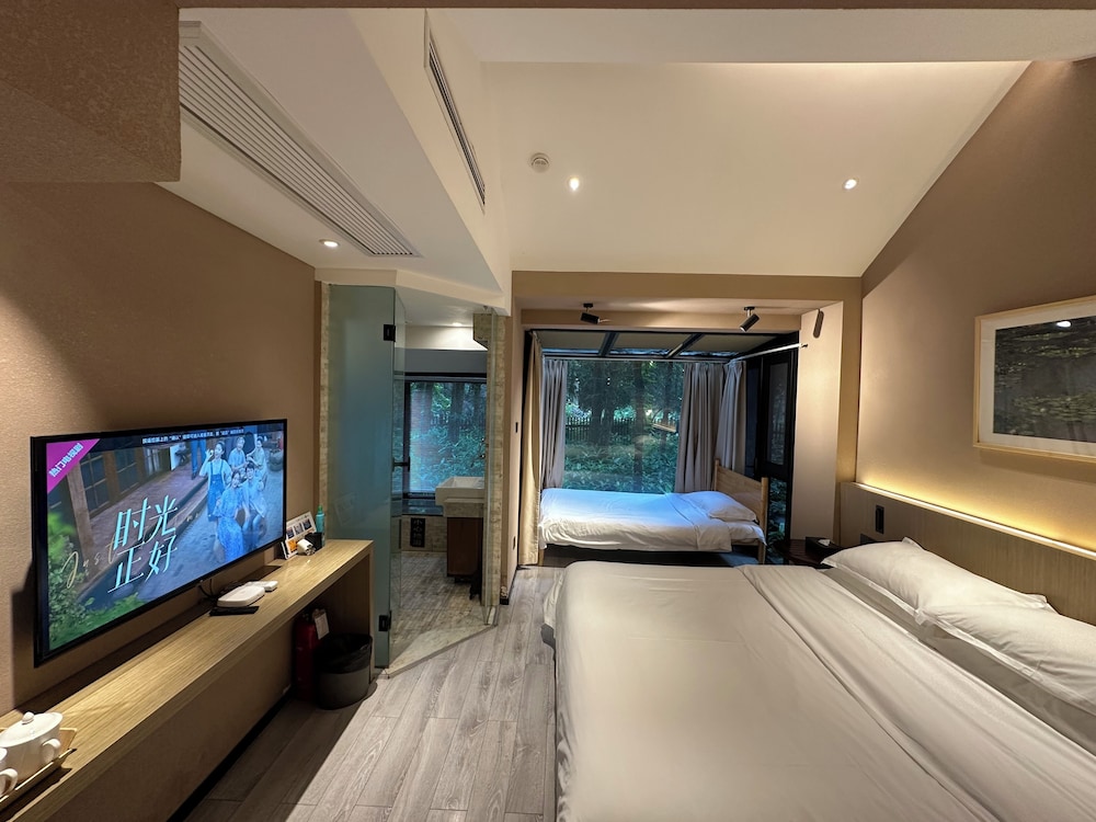 Lotus Glade Hotel 17/50