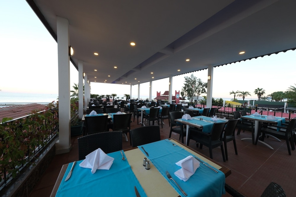 Aleria Belport Beach Hotel 55/71