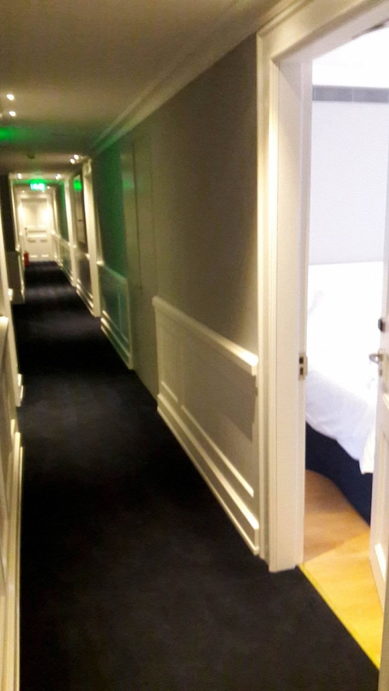 Aenos Hotel 10/62