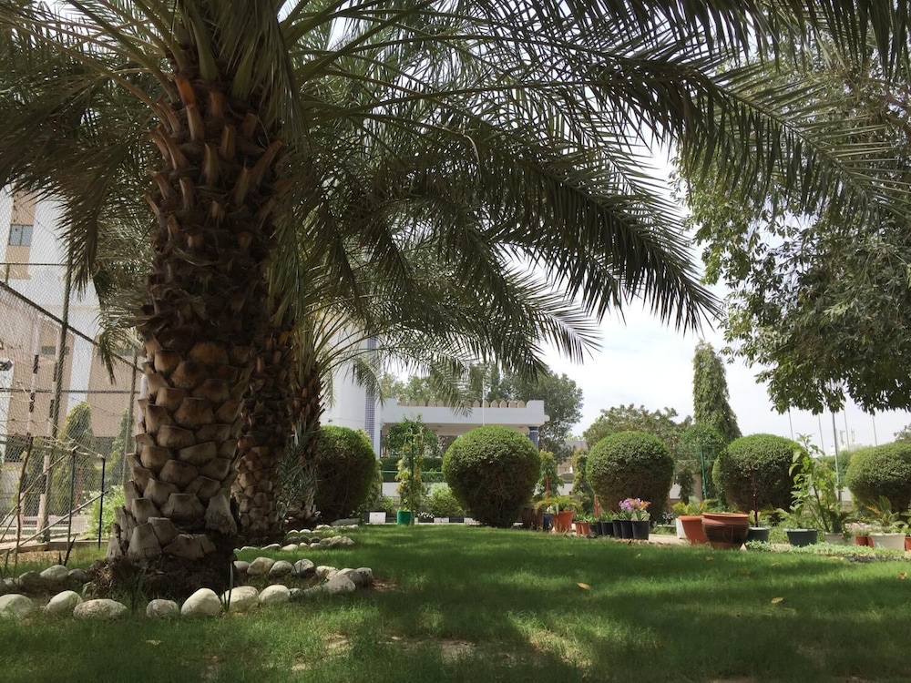 Al Madinah Holiday 36/40