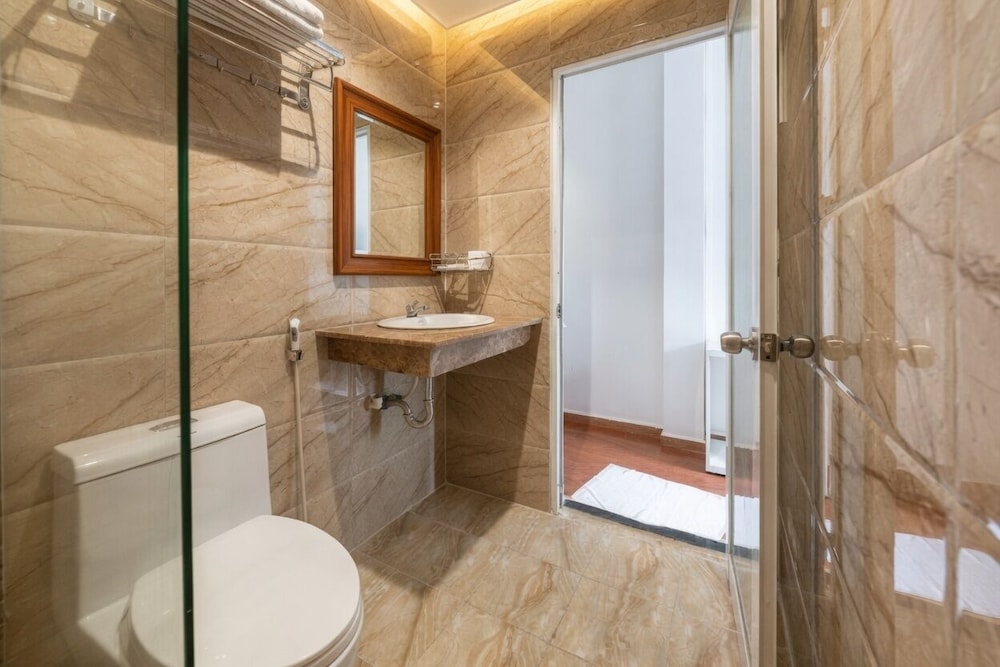 The Noble Swan Wood Park Hotel 97/99