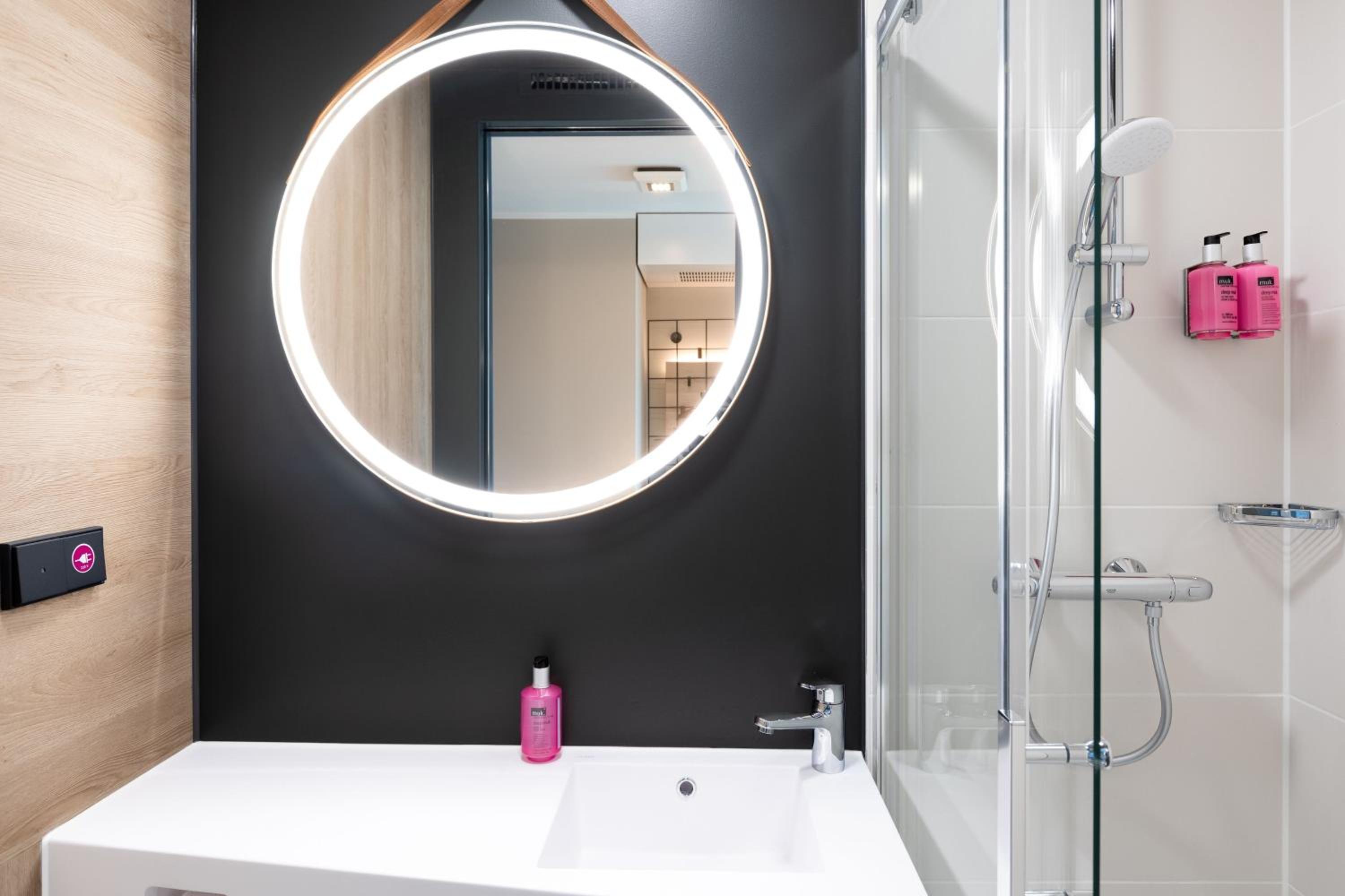 Moxy, Queen Bed، Moxy Plymouth 10/10