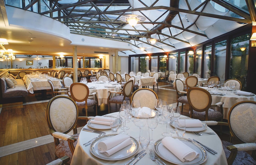 Le Premier Boutique Hotel 50/66
