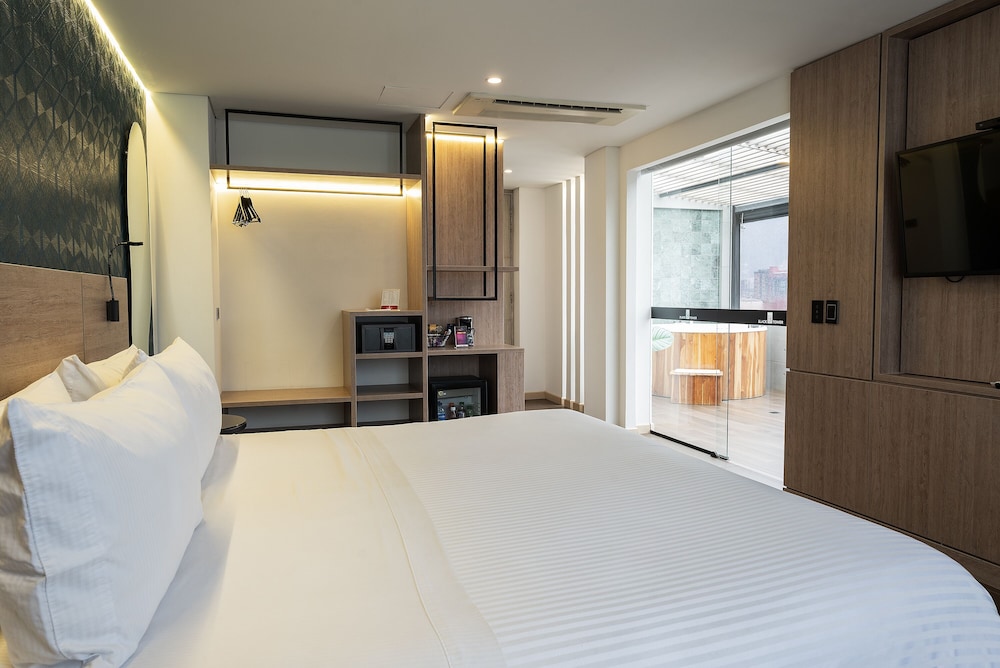 Hotel Black Tower Premium 13/70