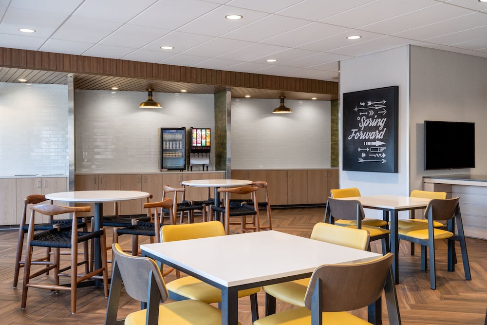 Fairfield Inn & Suites by Marriott Minneapolis North 27/36