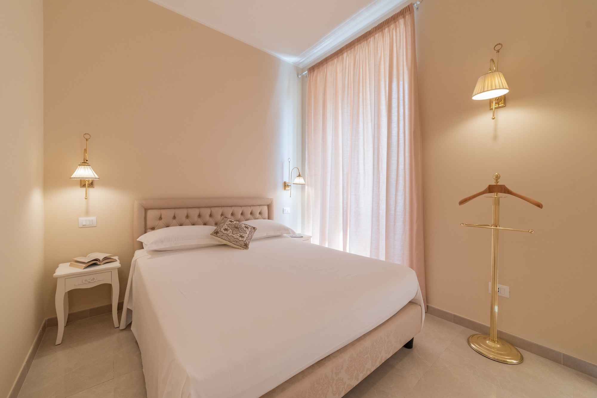 SUPERIOR, DOUBLE BED