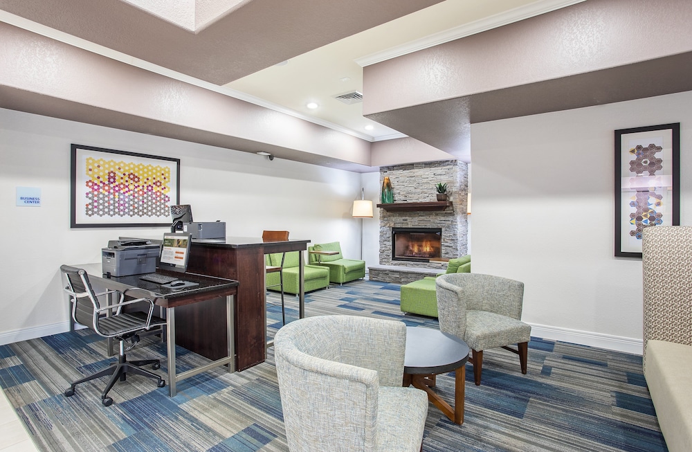 Holiday Inn Express Suites Glasgow 30/45