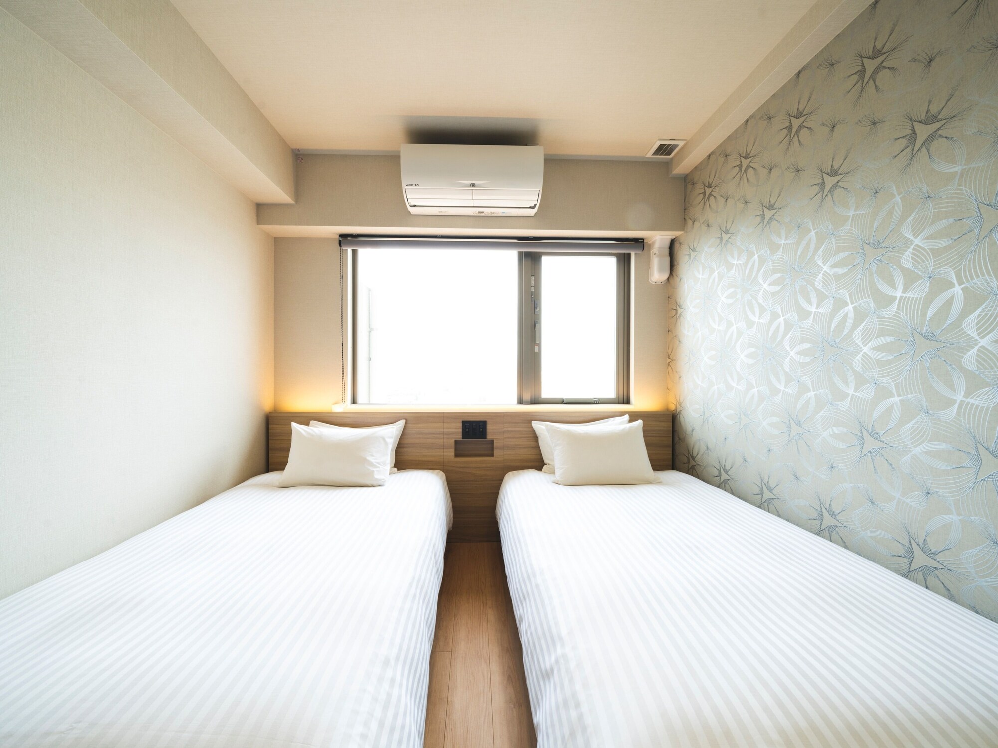 STANDARD, TWIN BEDS, SMOKING