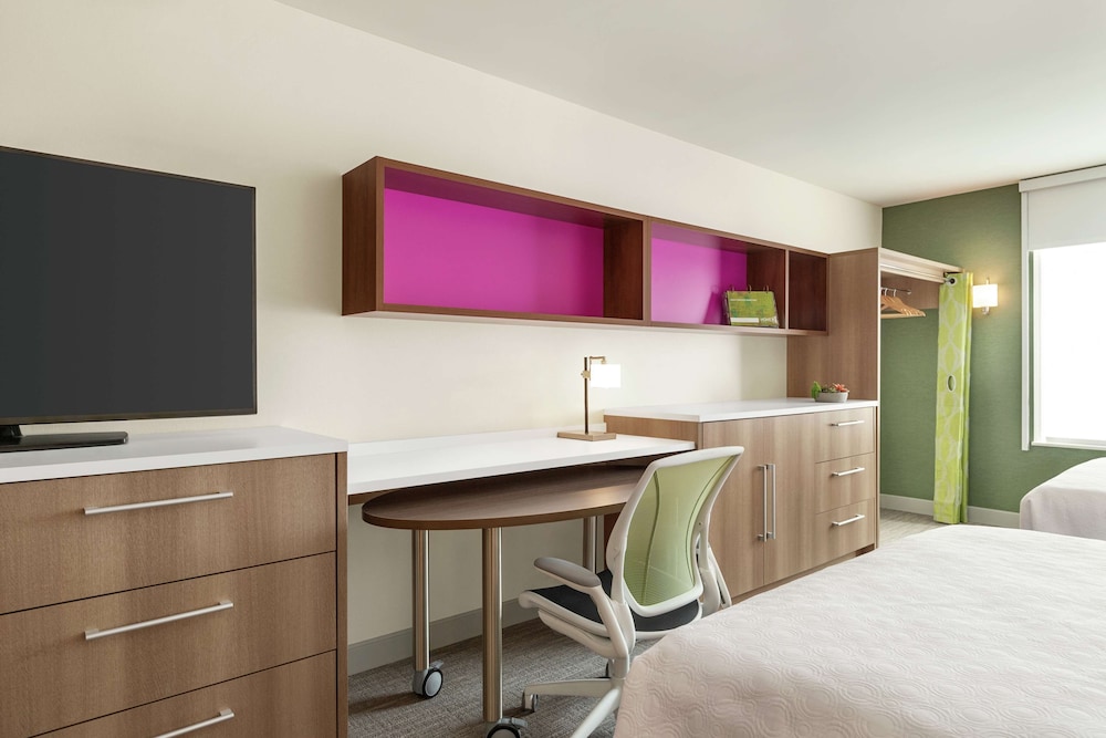 STUDIO, SUITE, KING BED