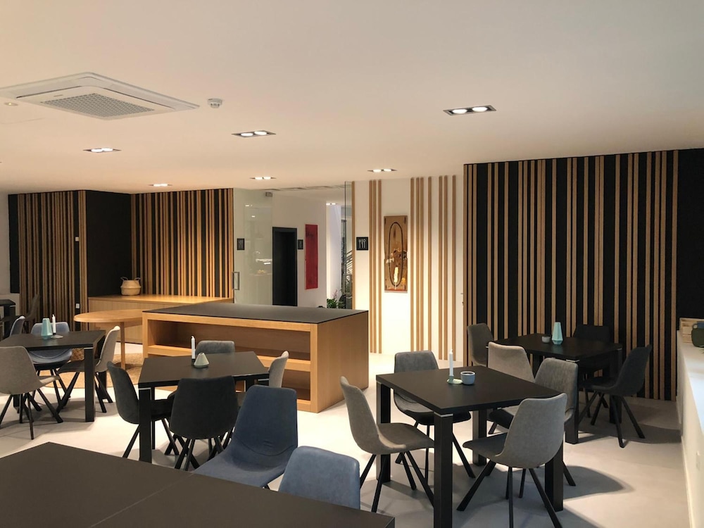 Hotel Cubis 56/59