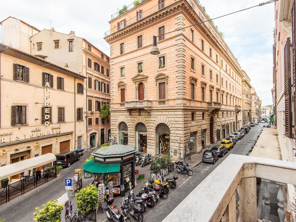 RSH Ara Pacis Enchanting Apartment 13/18