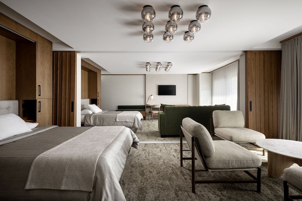 LODGE, SUITE