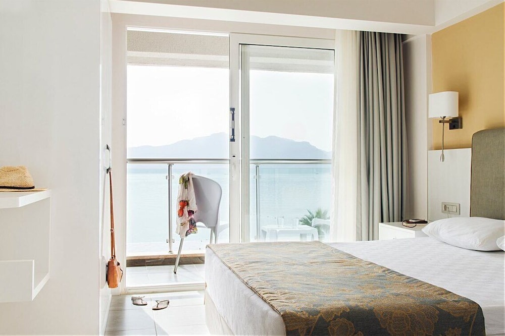 Maris Beach Hotel 13/29