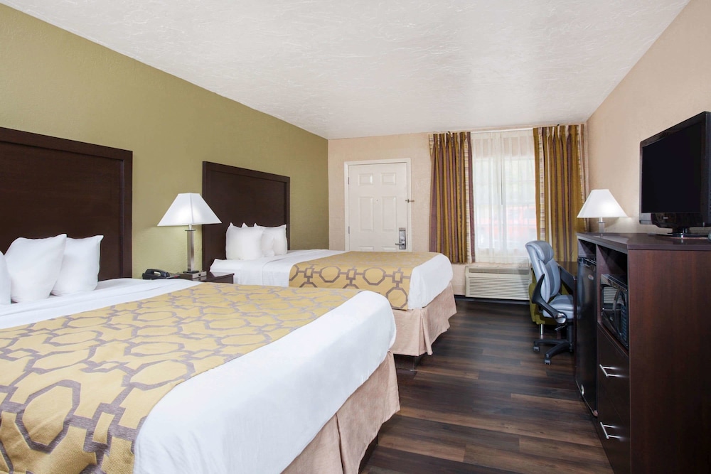 Baymont by Wyndham Lake City I-75 6/30