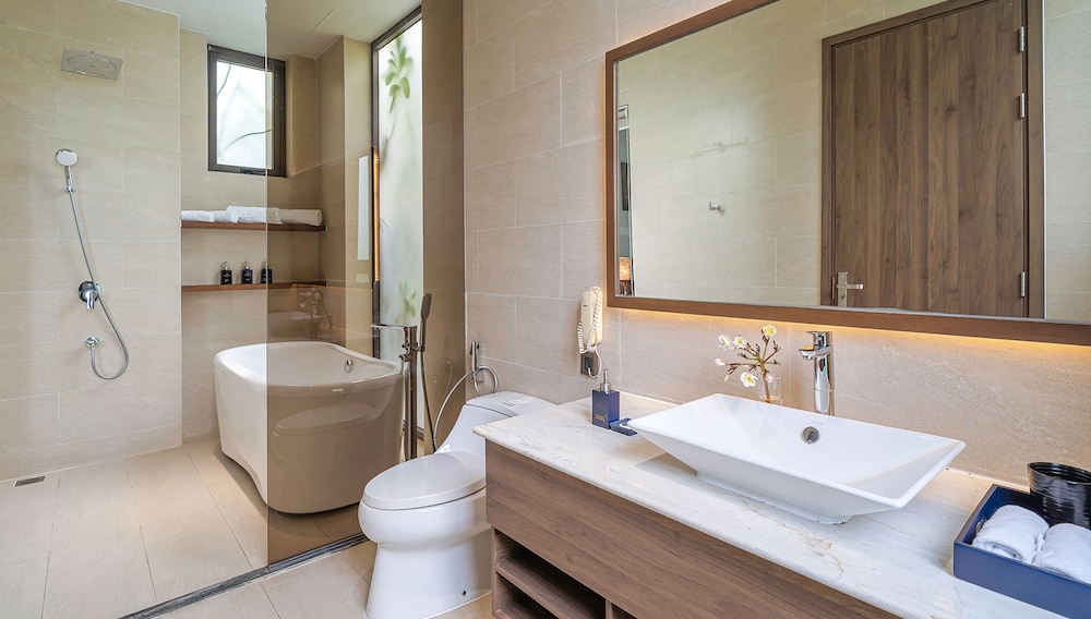 فيلا بسريرين كينج بإطلالة على الحديقة بغرفتي نوم بمسبح خاص، Rosa Alba Resort and Villas Tuy Hoa 4/4