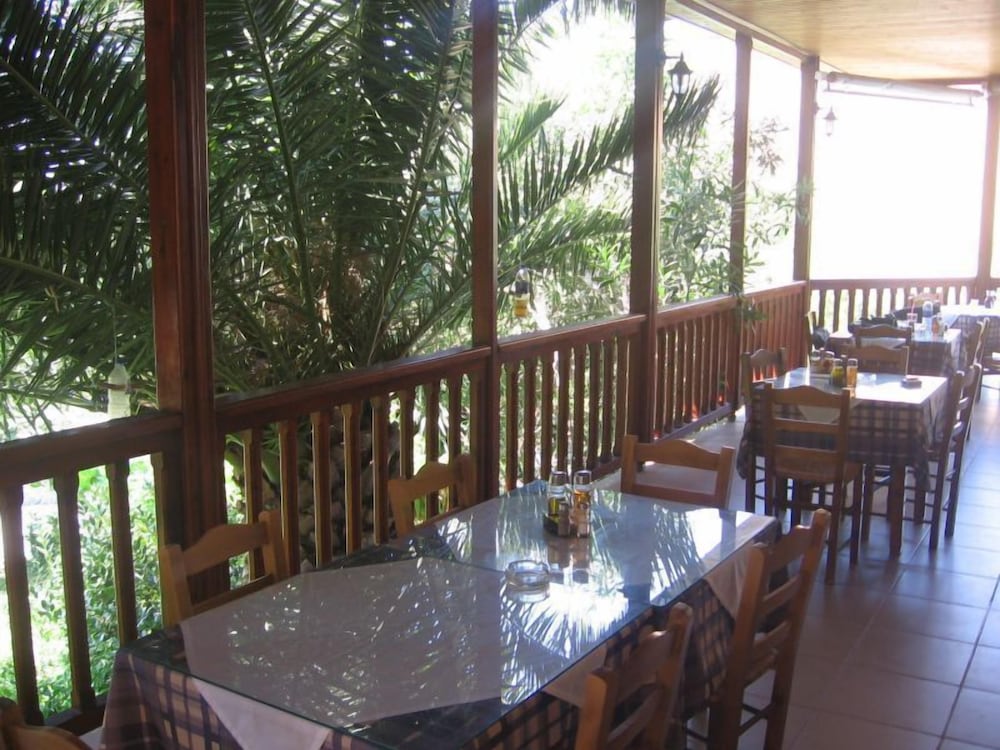 Ammoudi Hotel 25/45