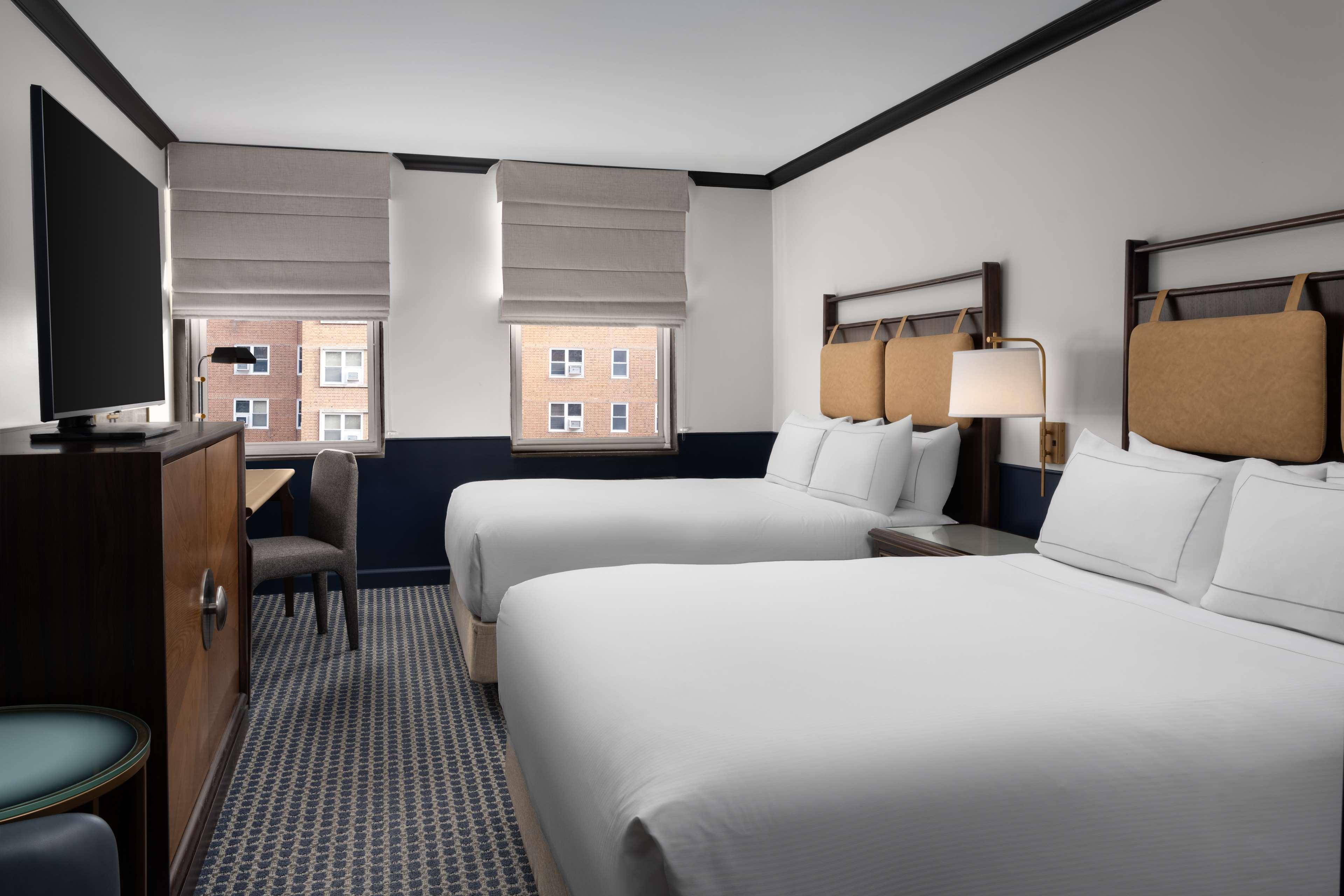 Petite, 2 Queen Beds