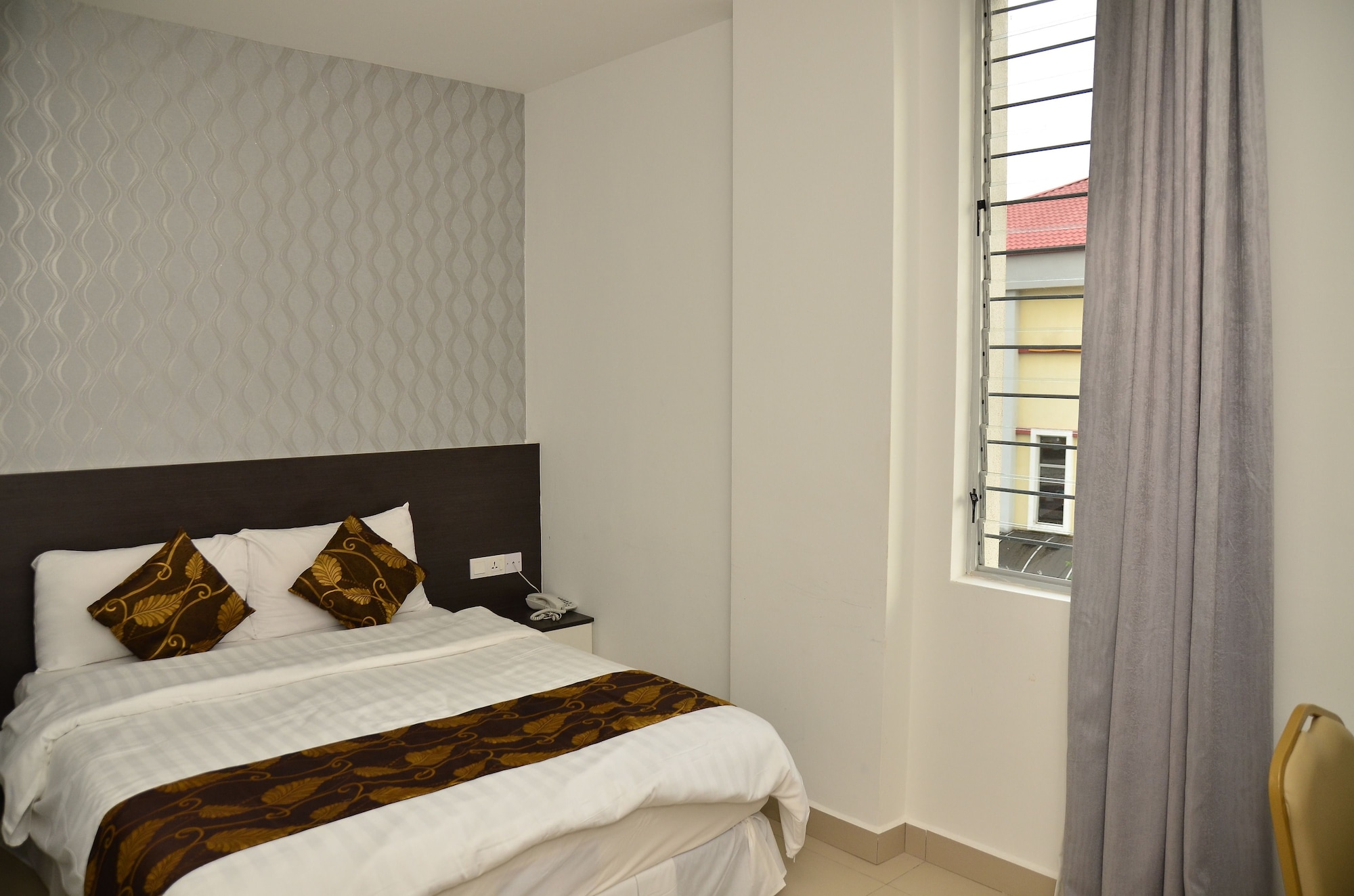DELUXE, QUEEN BED