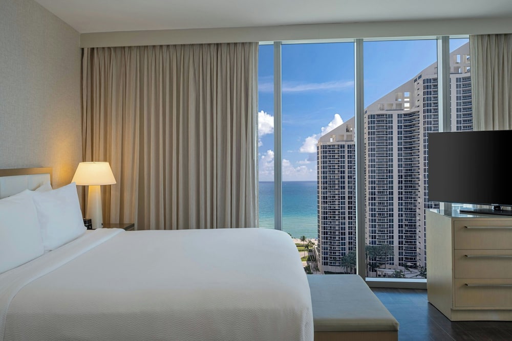 STUDIO, KING BED, OCEAN VIEW, CORNER