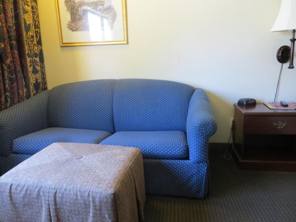 Portside Inn & Suites 44/58