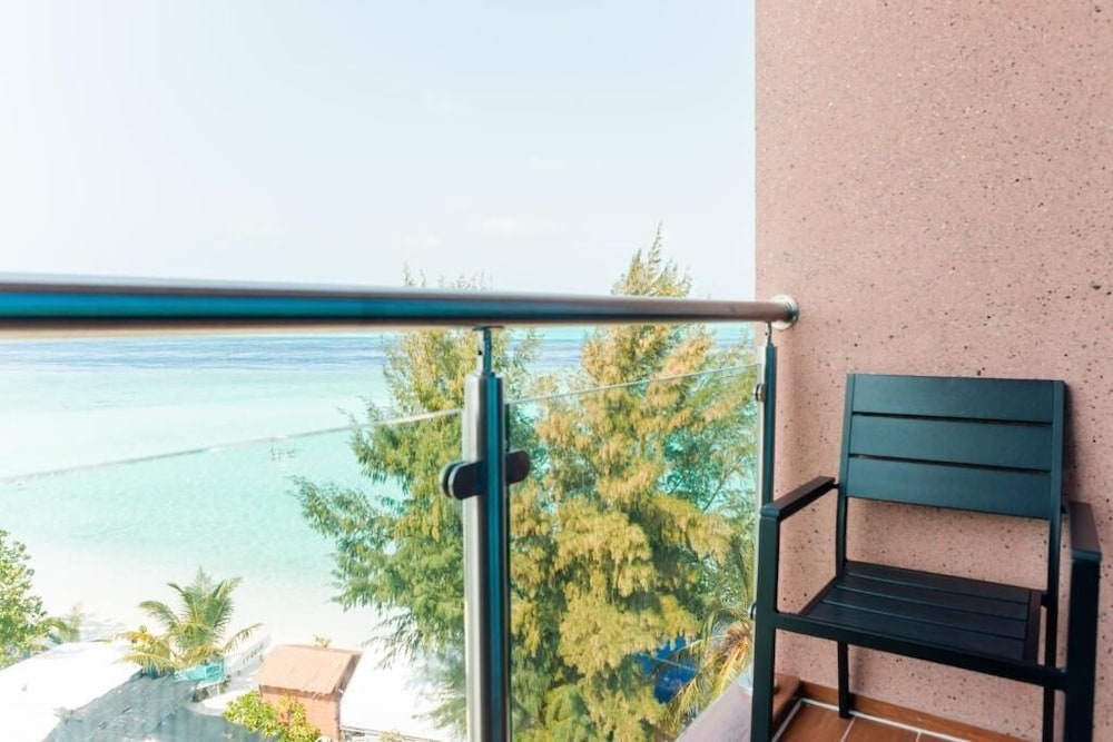AIMI Beach Hotel 59/64