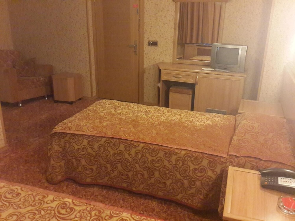 Bristol Hotel 26/50
