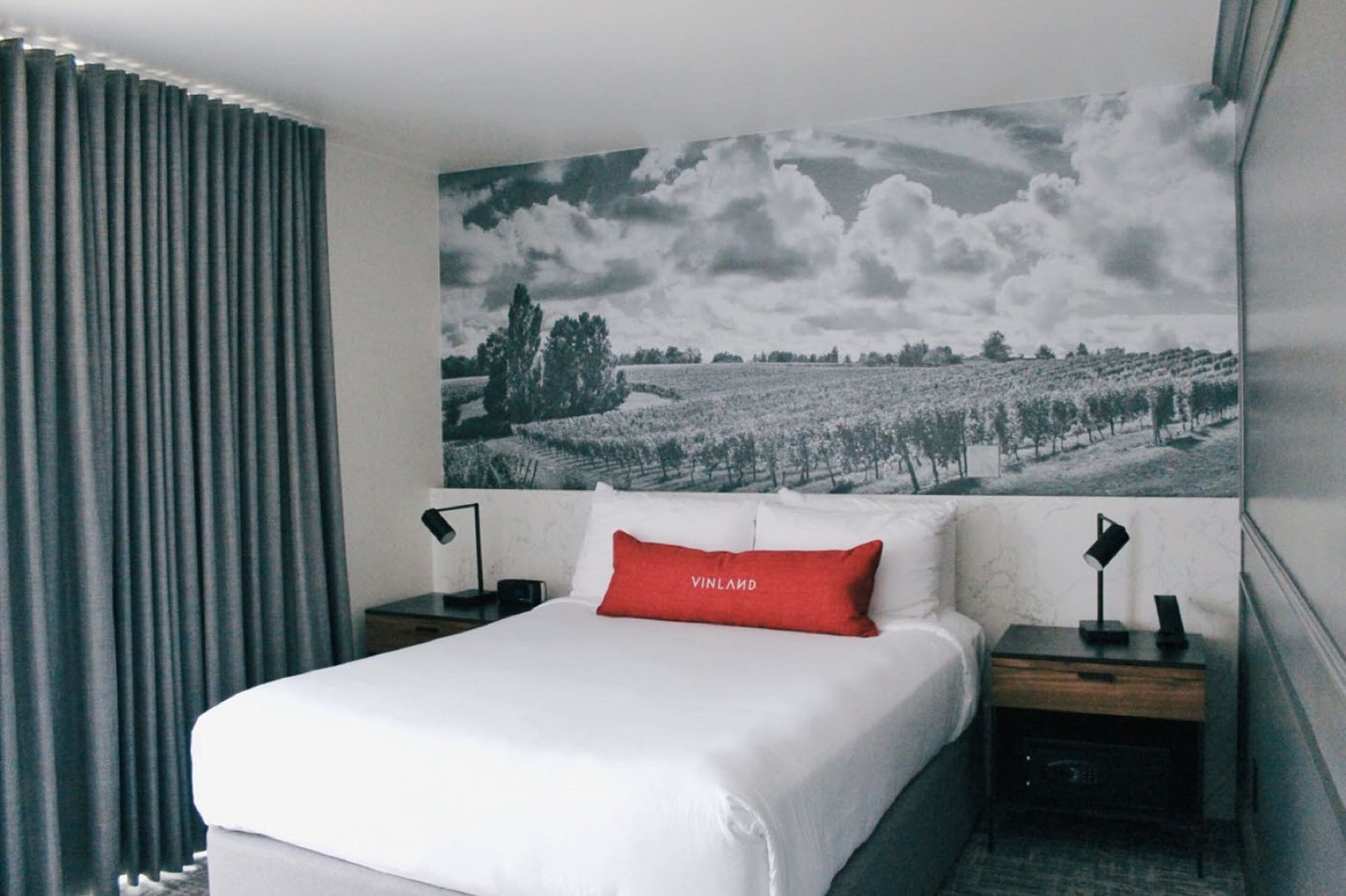 Valley, Queen Bed, Accessible
