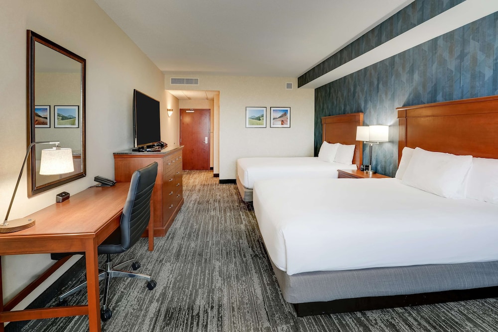 غرفة كبيرة بسريرين كوين، Drury Inn Suites Denver Westminster 2/10