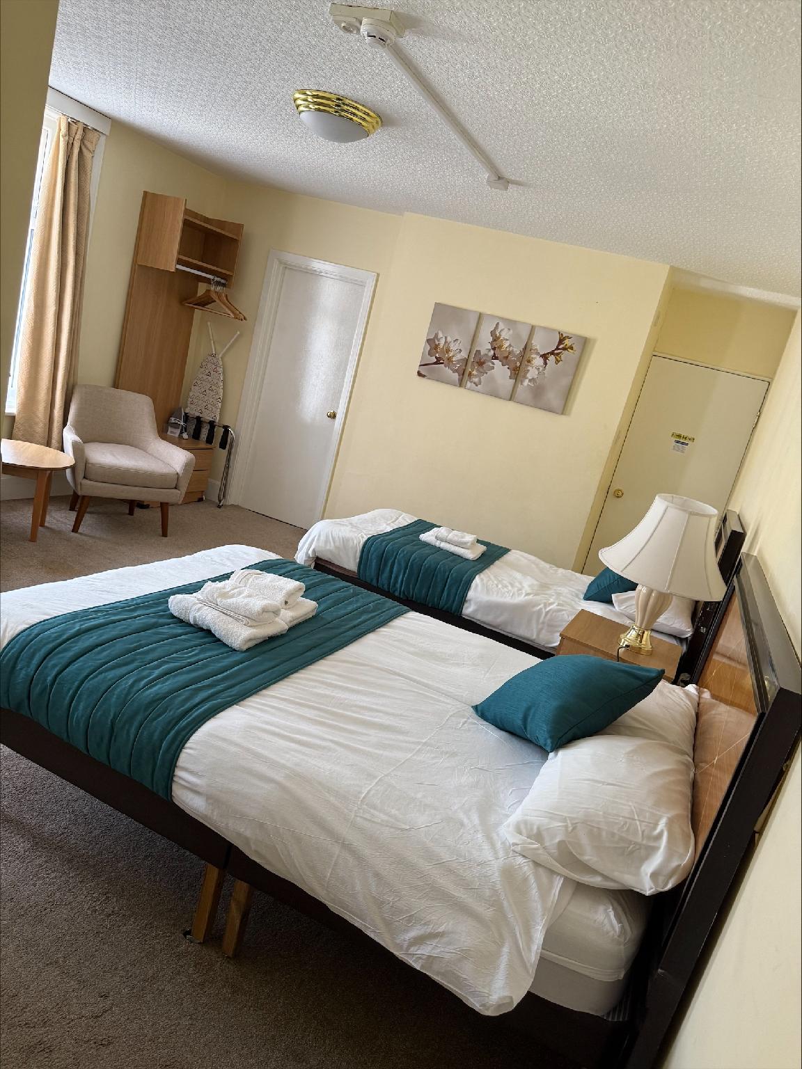 Family 4, Double and Twin Beds