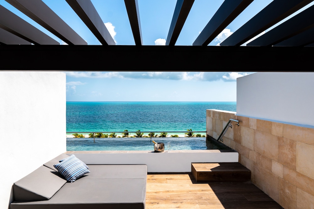 Majestic Elegance Costa Mujeres 25/42