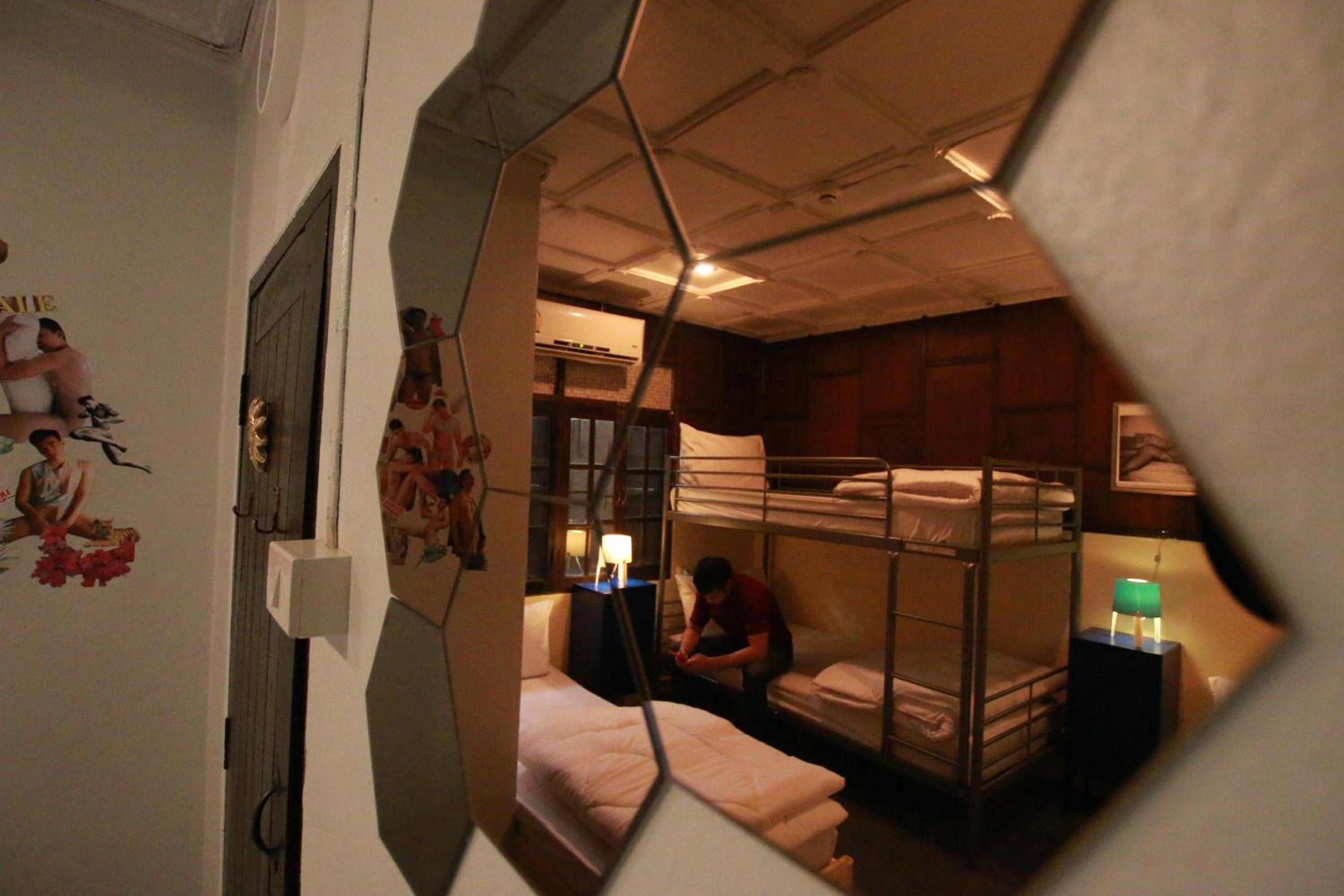 Club One Seven Gay Men Hotel Chiang Mai 21/51