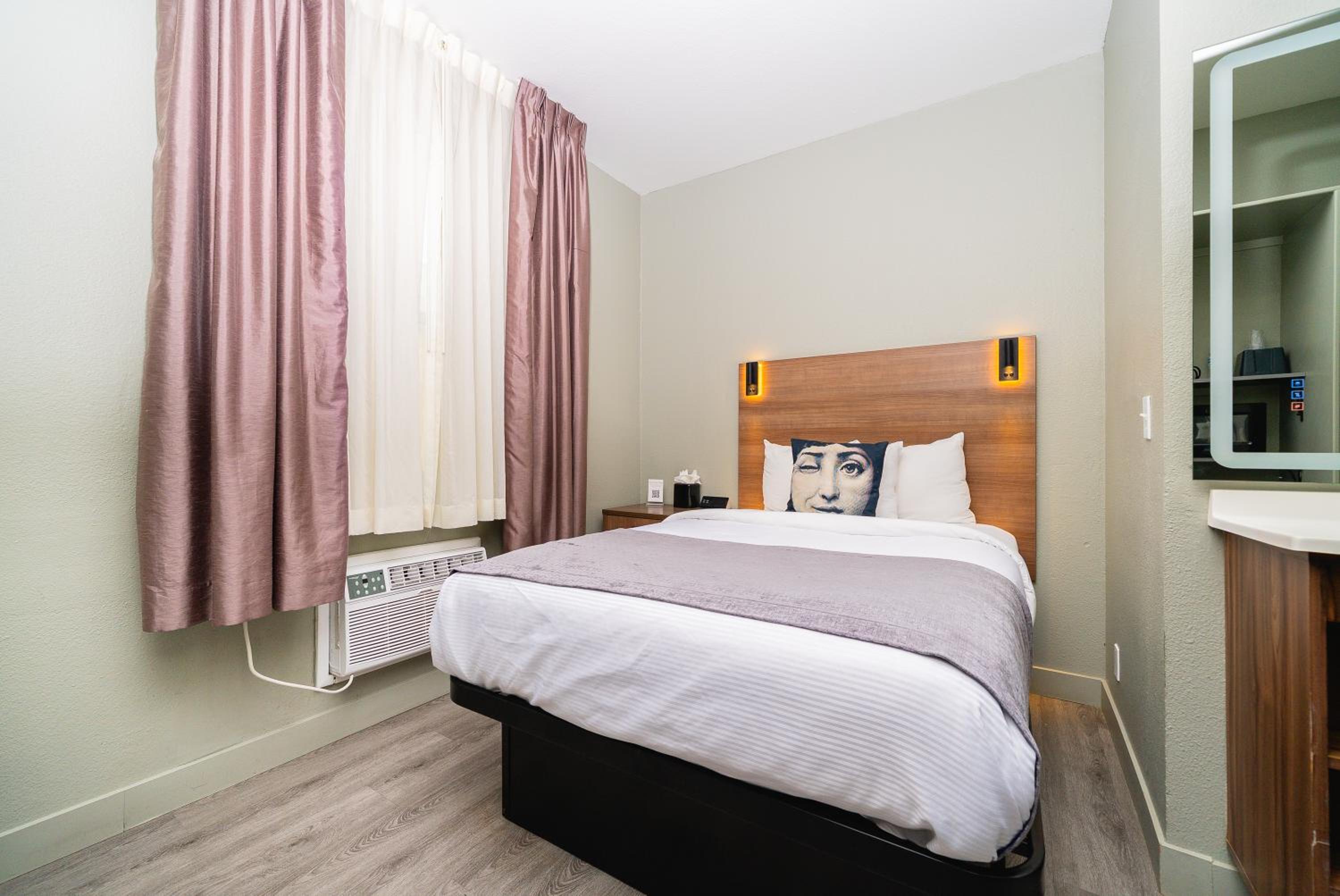 Room, Double Bed, Pet Friendly, Urban Boutique Hotel 3/10