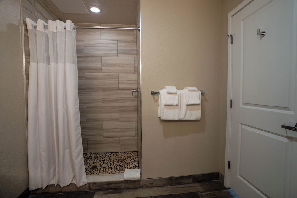 Barefoot Beach Hotel 34/70