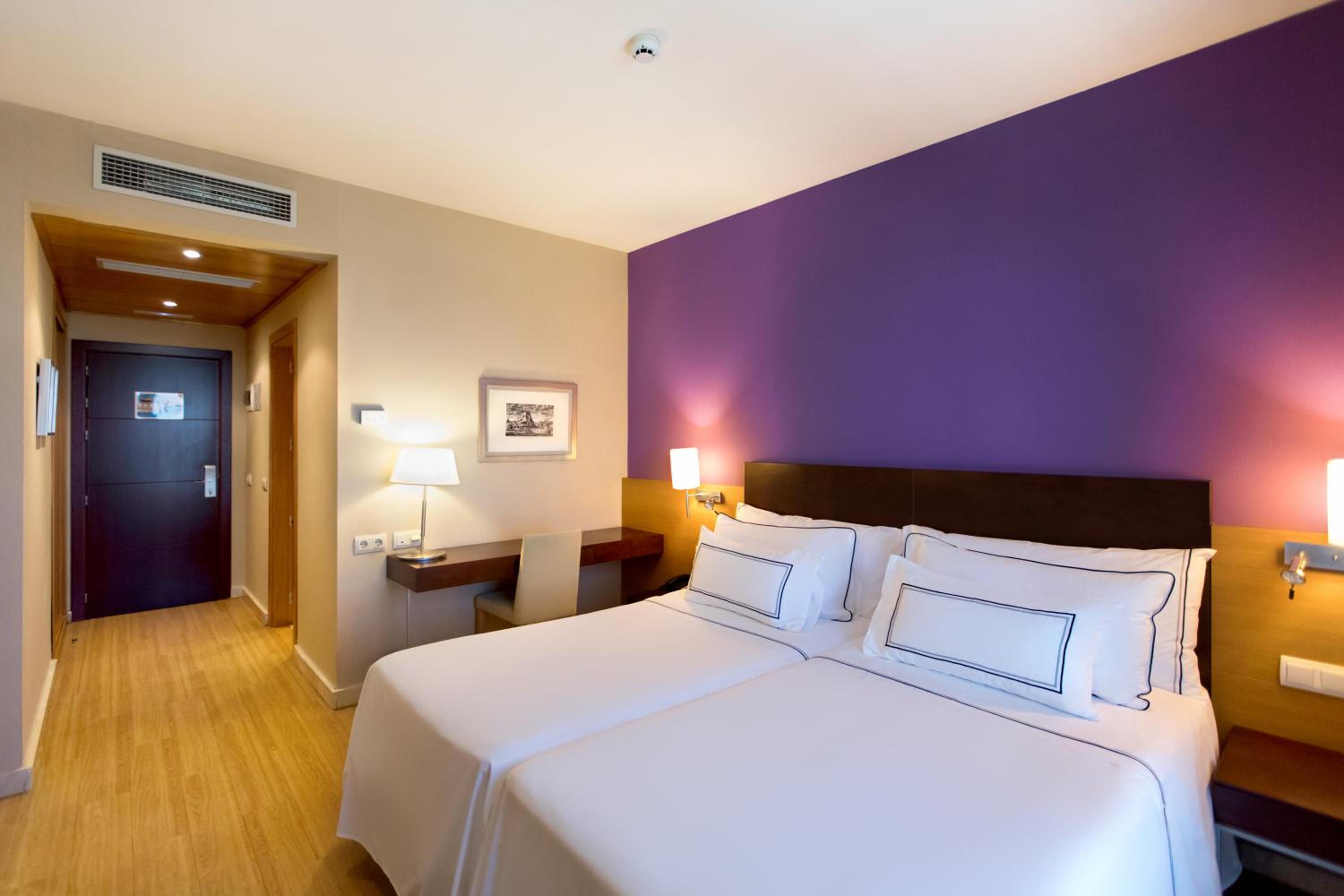 ROOM, TWIN BEDS, WITH VIEW