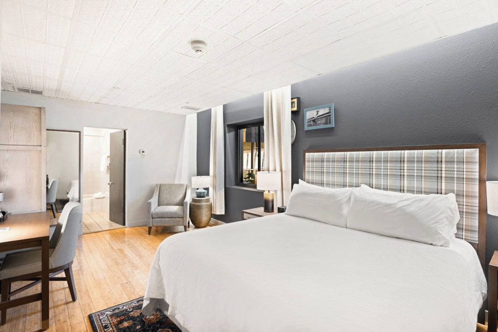 COMFORT, KING BED