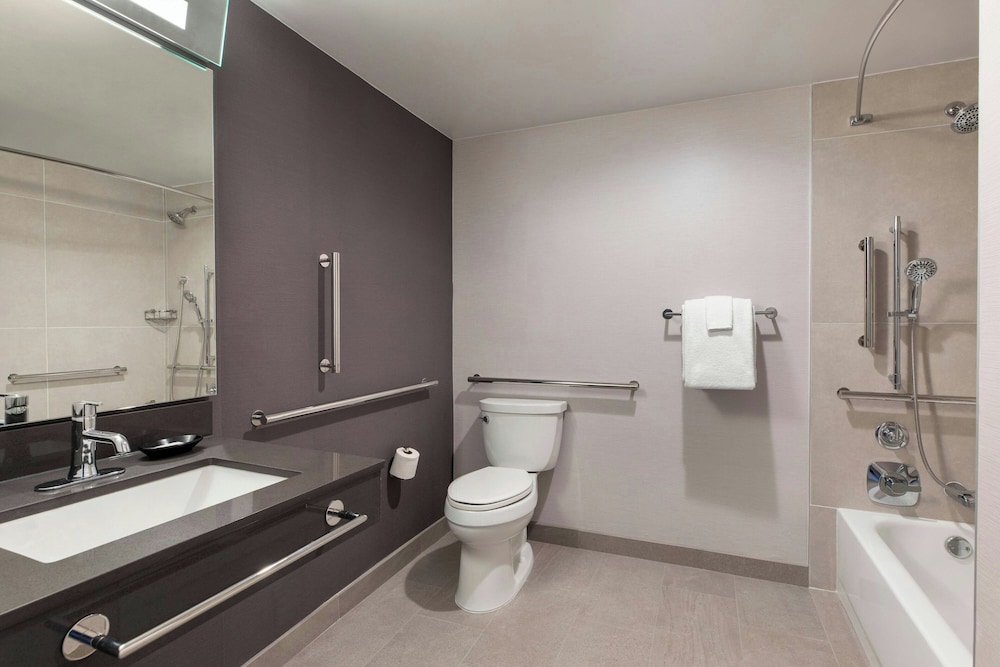 غرفة بسريرين كوين لذوي الإعاقة، Courtyard Pittsburgh Airport 7/10