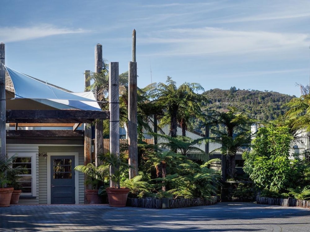 Solitaire Lodge 6/63