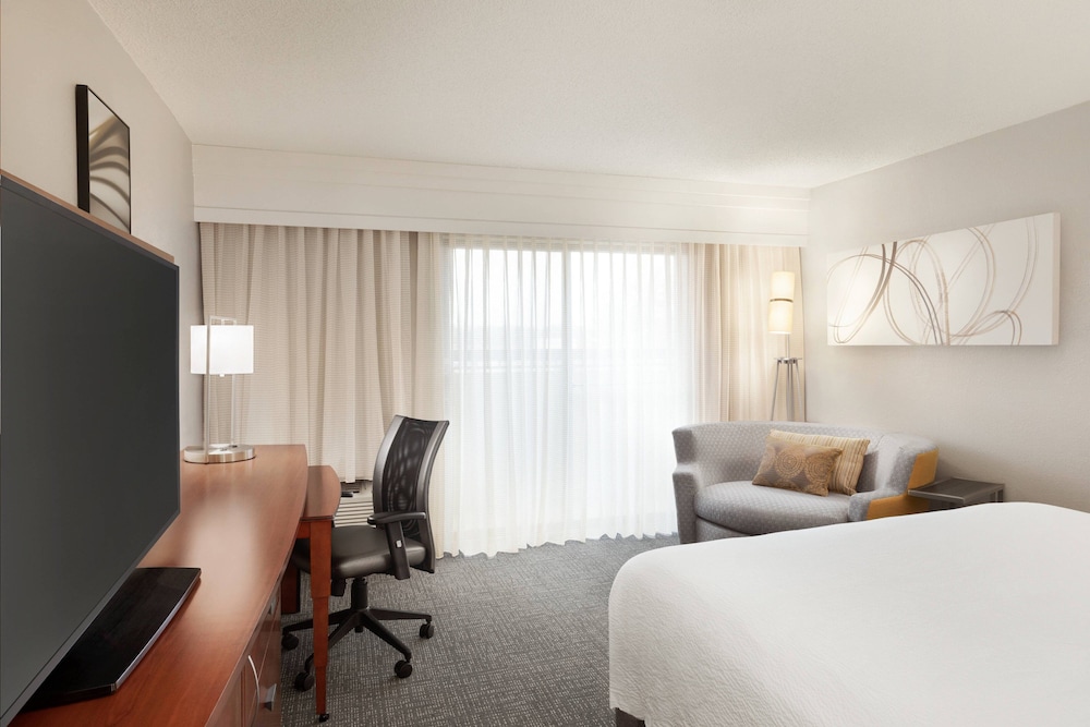 Courtyard By Marriott Tupelo 12/28