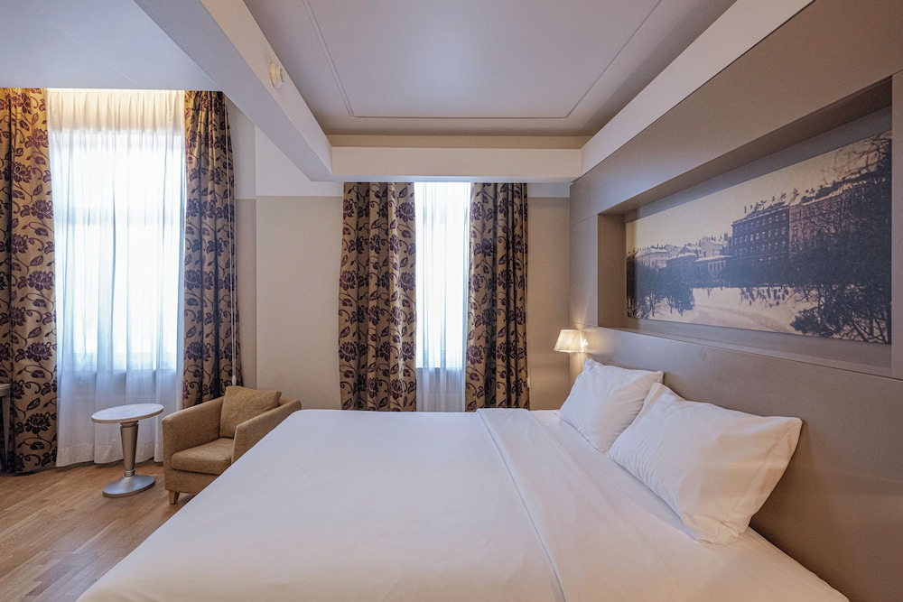 Opera Hotel 15/50