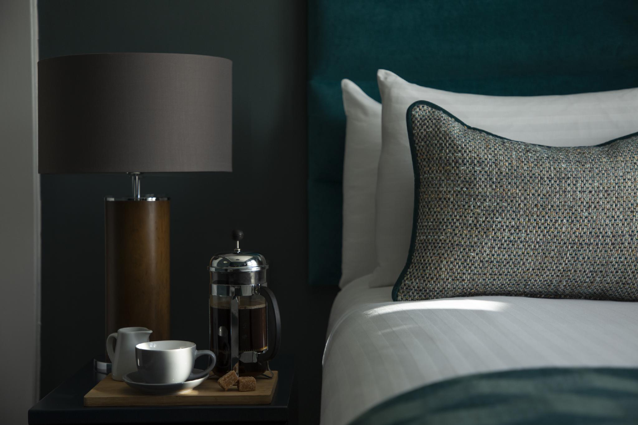 DELUXE, TWIN BEDS