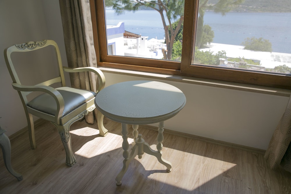Karianda Hotel 24/50