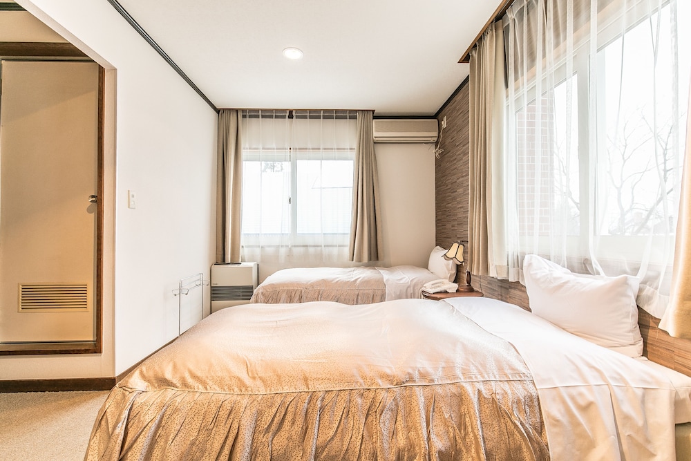 Petit Hotel Enchante 2/47