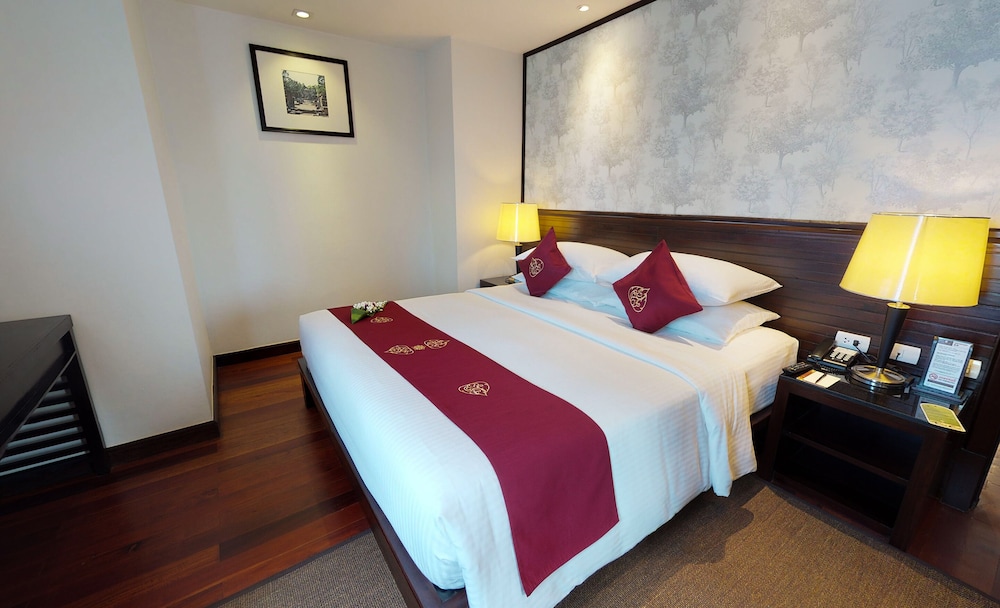 SUPERIOR, QUEEN BED