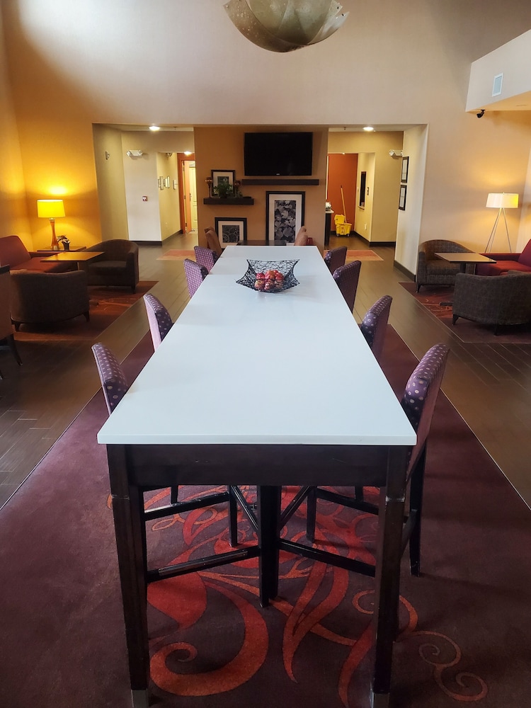 Hampton Inn and Suites Jamestown ND 26/26