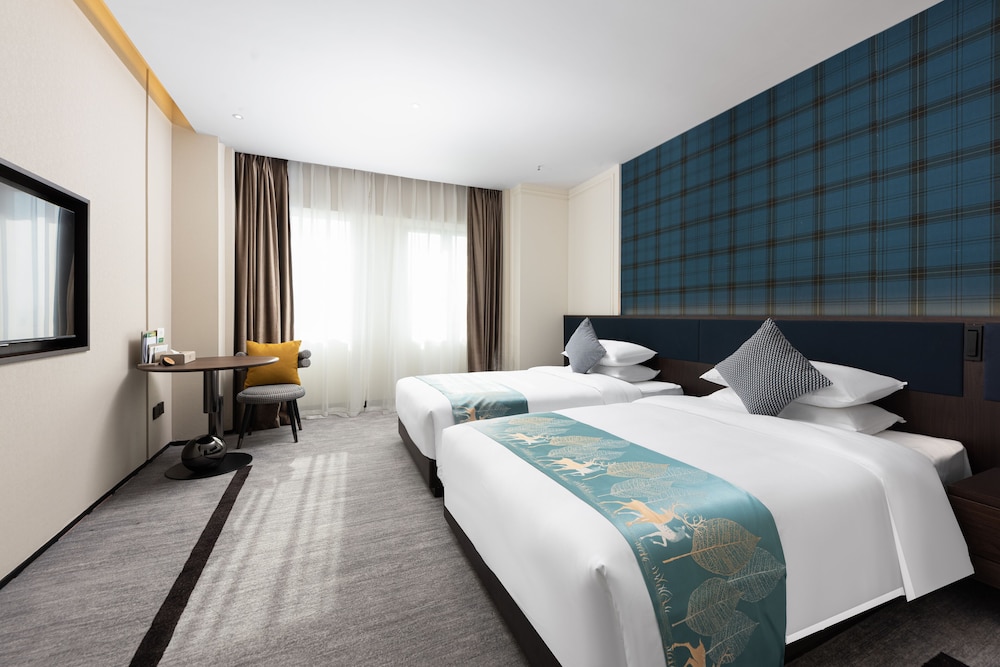DELUXE, SUITE, KING BED