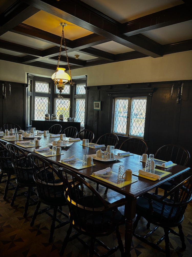 Leaside Manor By The Leaside Group 37/48