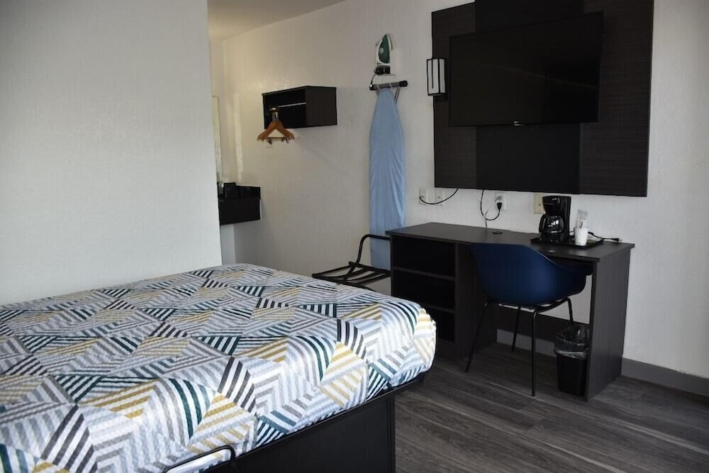 غرفة قياسية مفردة بسرير مزدوج، Studio6 Grand Prairie, TX 8/10